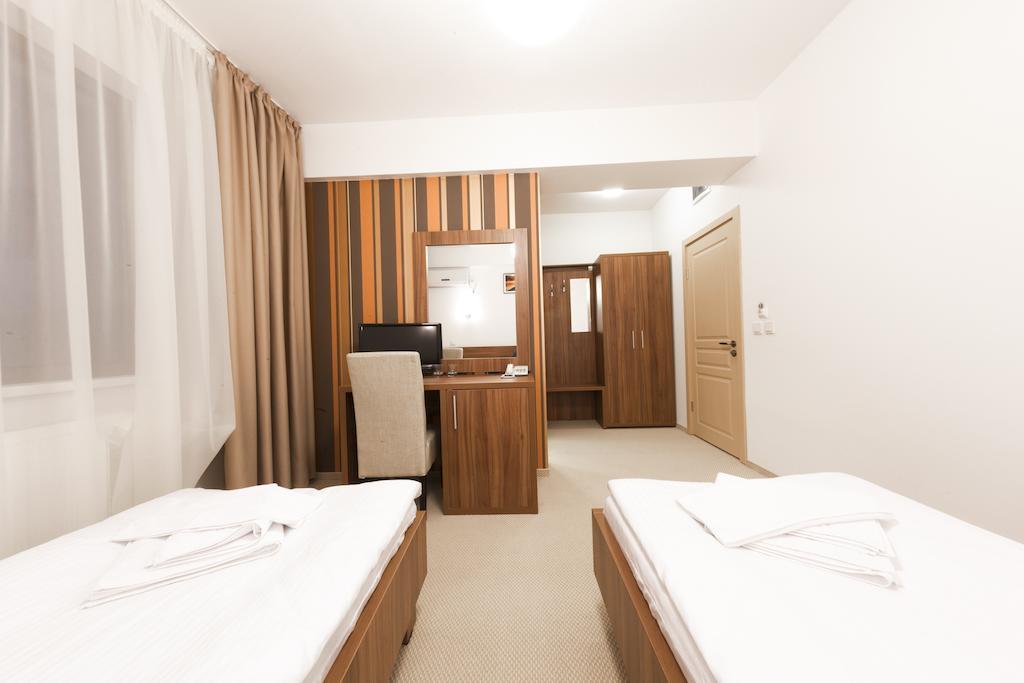 Hotel Mariss ألبا يوليا الغرفة الصورة