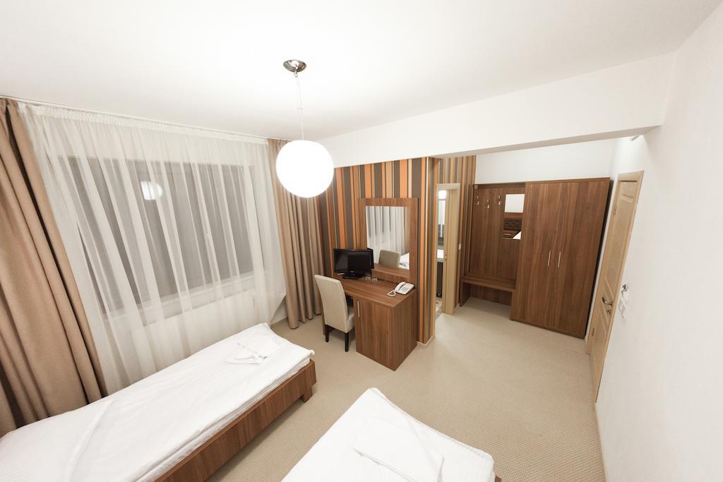 Hotel Mariss ألبا يوليا الغرفة الصورة