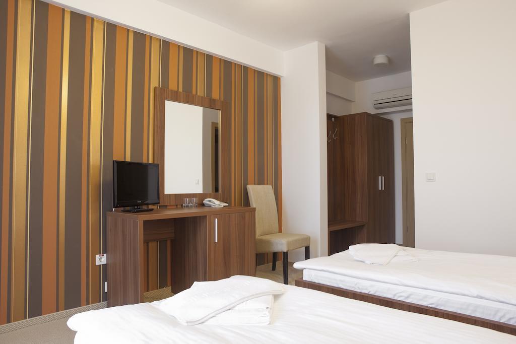 Hotel Mariss ألبا يوليا الغرفة الصورة